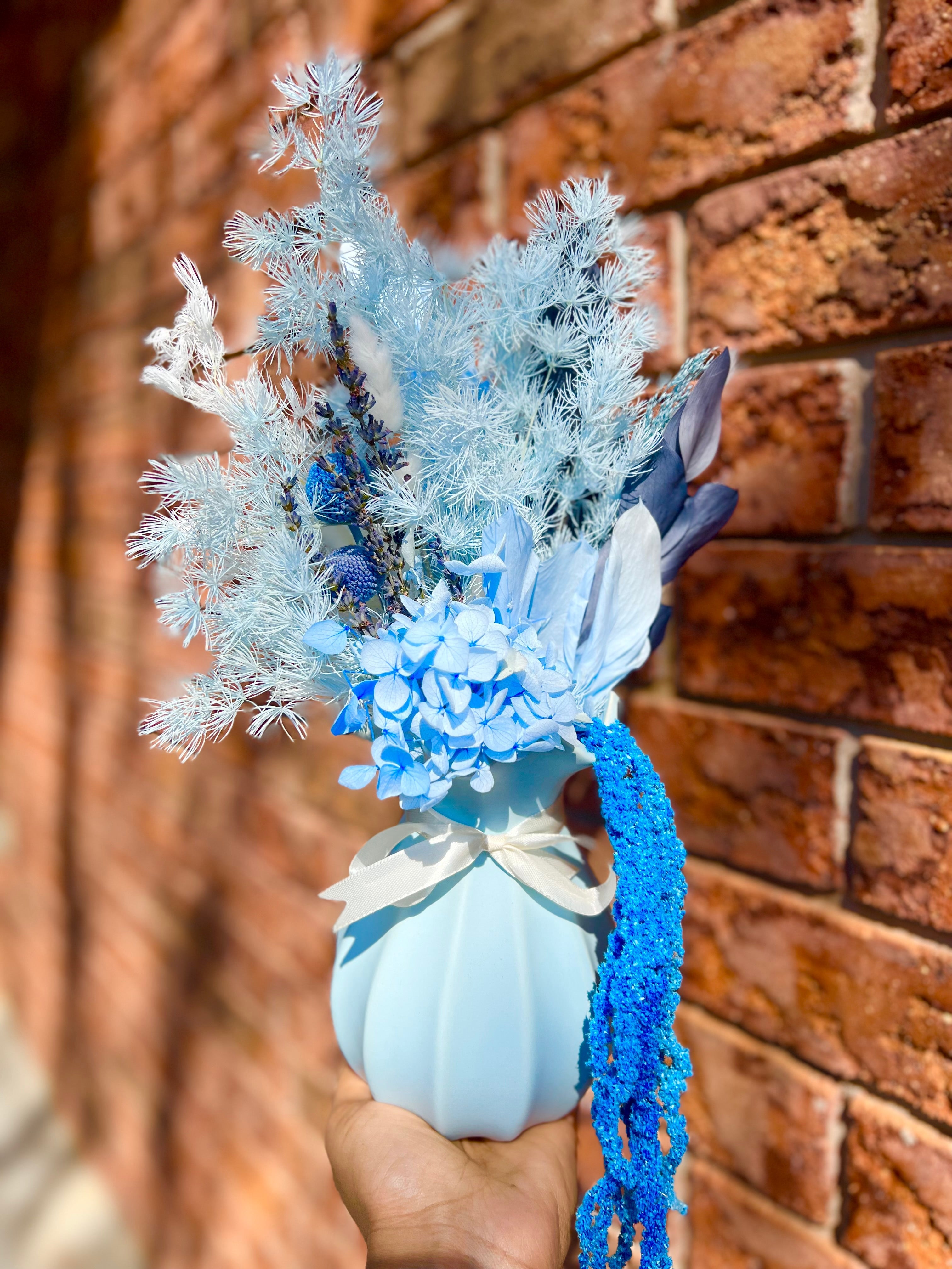 SMALL FLORAL ARRANGEMENT