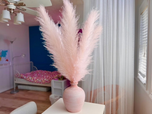 fluffy pampas grass decor