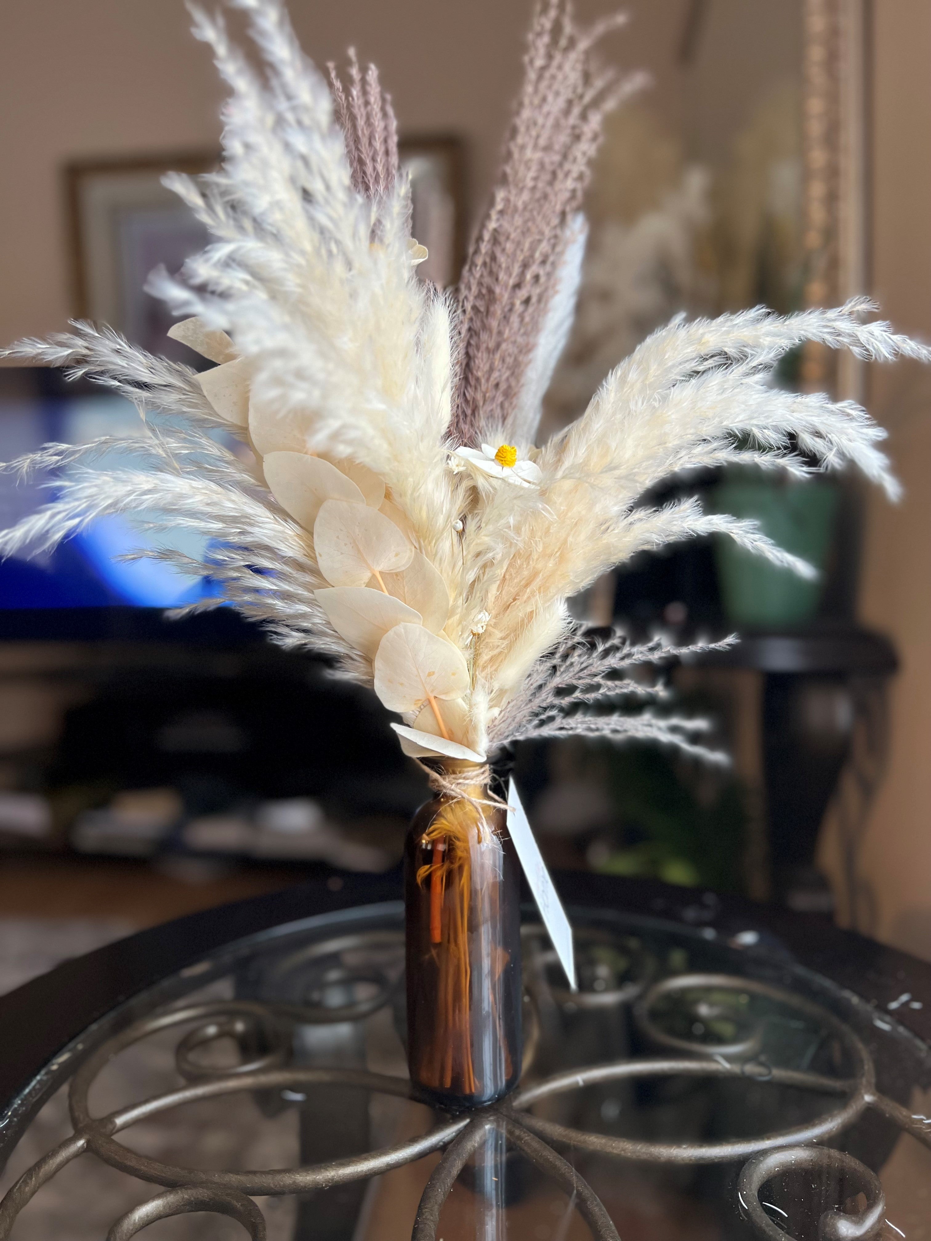 SMALL DRY FLOWERS ARRANGEMENT