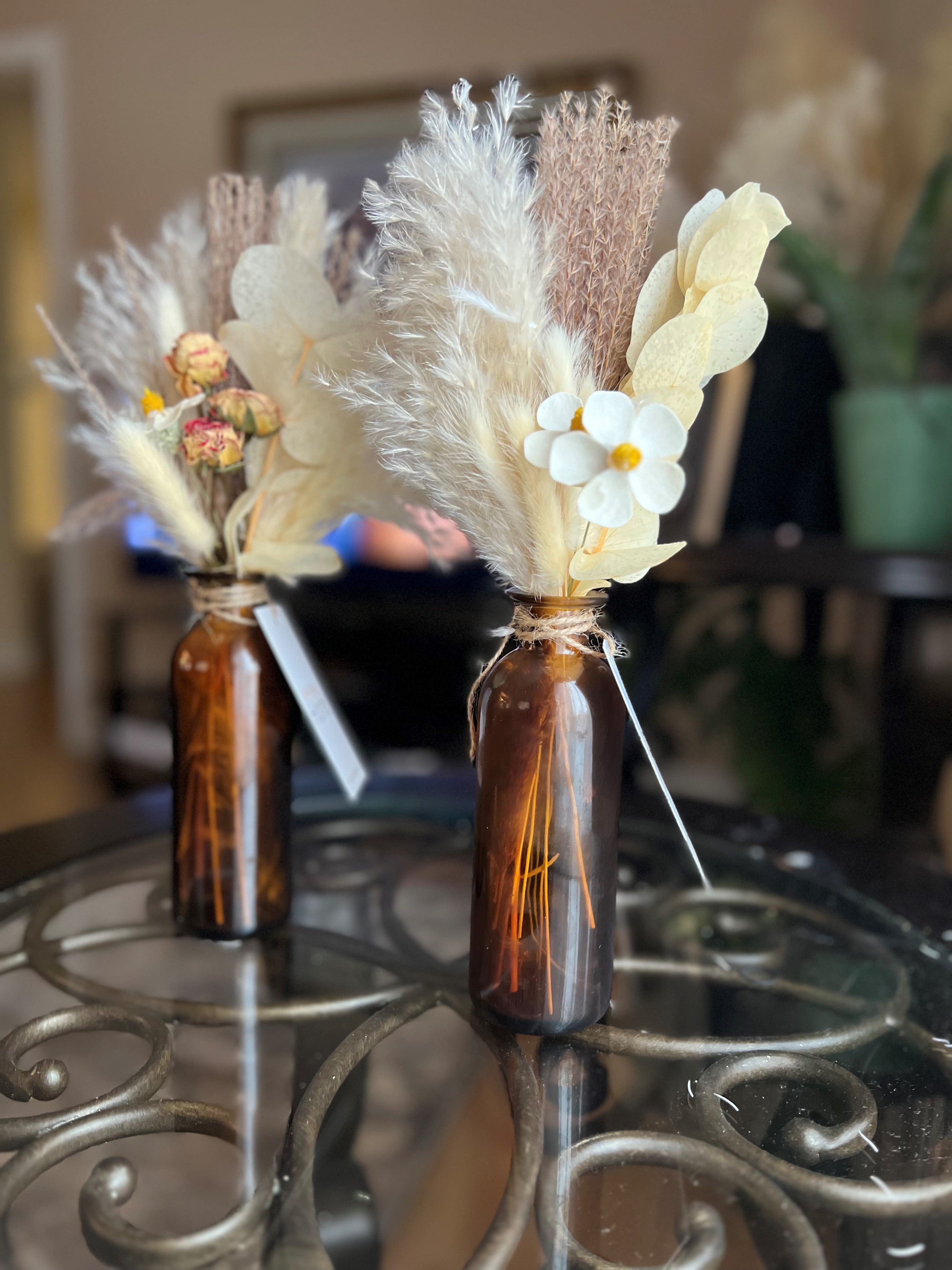 SMALL DRY FLOWERS ARRANGEMENT