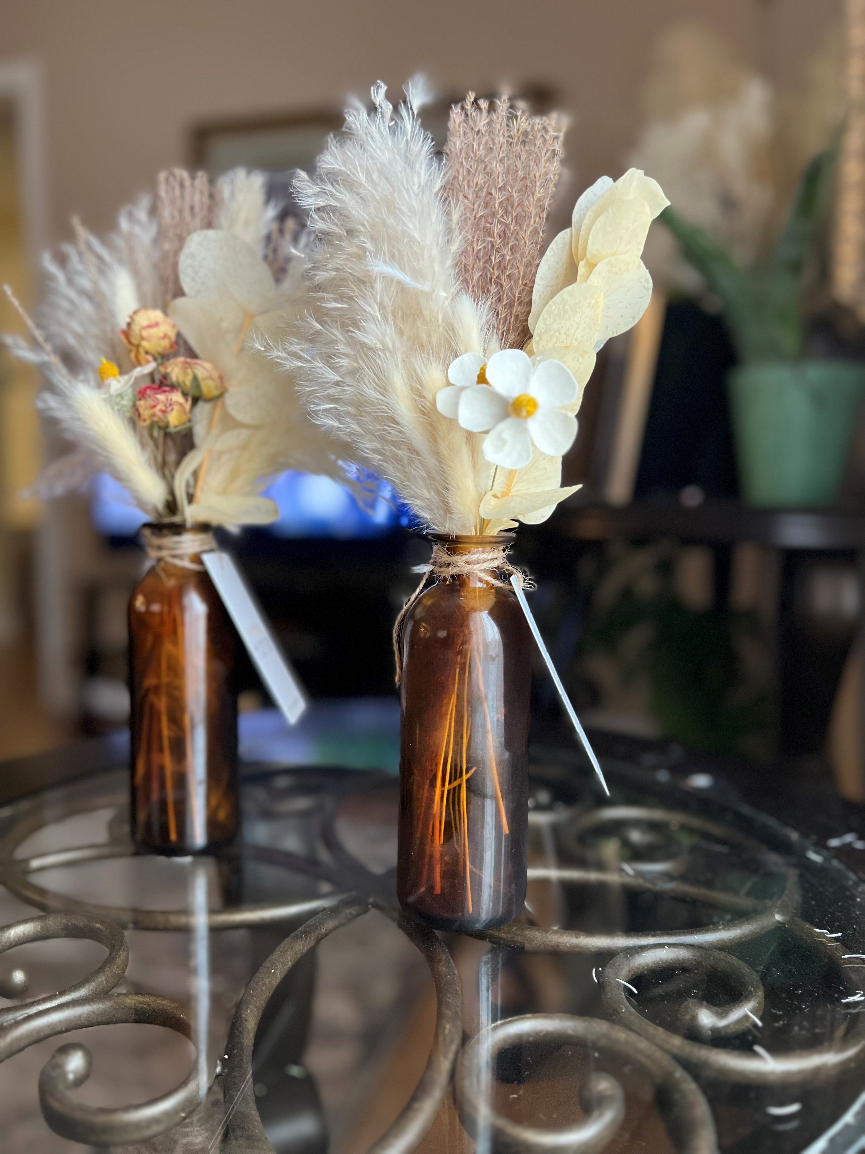 SMALL DRY FLOWERS ARRANGEMENT